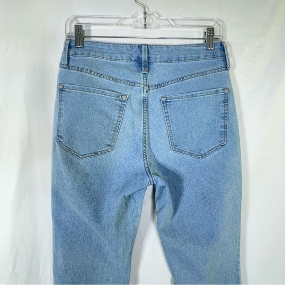 No Boundaries High Rise Flare Leg Light Wash Jeans - Picture 5 of 7